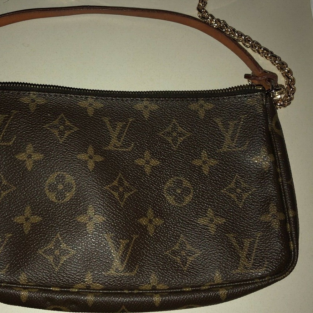 Authentic Louis Vuitton Monogram Pochette